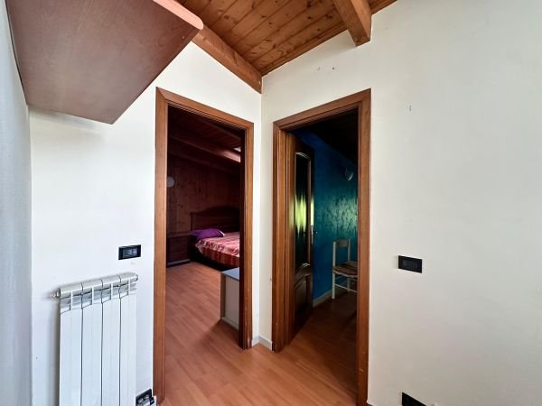 APARTAMENTO DE TRILOCALE CASTELLAMONTE SPINETO FRAÇÃO