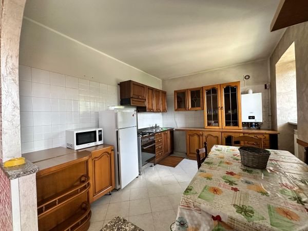 APARTAMENTO DE TRILOCALE CASTELLAMONTE SPINETO FRAÇÃO